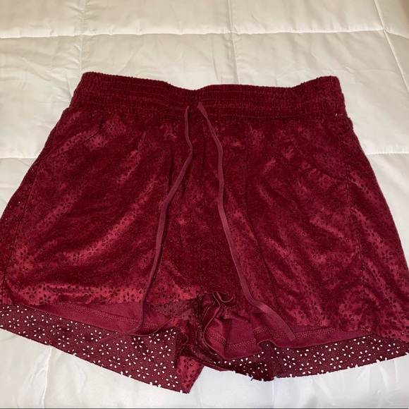 Maurices Wine Floral Eyelet Shorts (M) - Picture 2 of 6